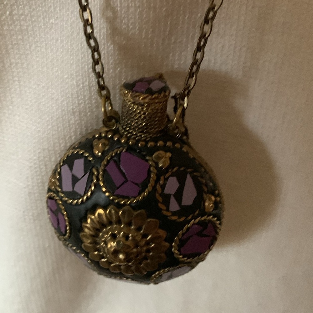 Jewelry - Picture 2 of 4